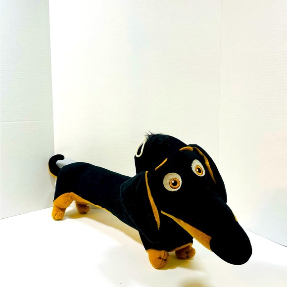 Universal Studios “Secret Life of Pets” Plush “Buddy” the Dachsund. - Picture 4 of 8